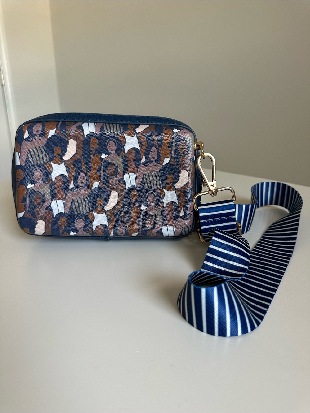 Izzy & Liv Crossbody Bag | Women Empowerment Print | Navy Blue | Gold Hardware - Picture 2 of 13
